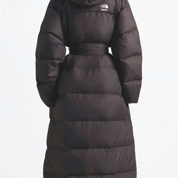 The North Face X SKIMS NUPTSE WRAP PARKA in Phoenix - Picture 4 of 6